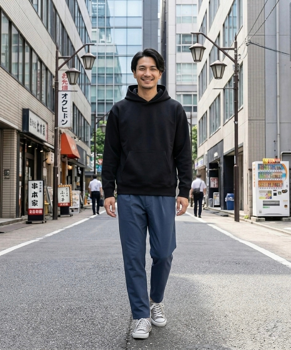 都会に馴染むリラックスカジュアルスタイル